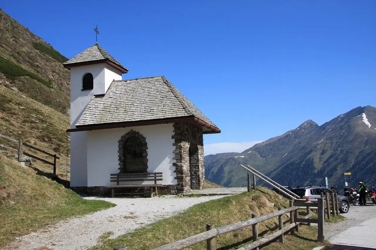 TPO Roofing Guide: Benefits, Costs & Install